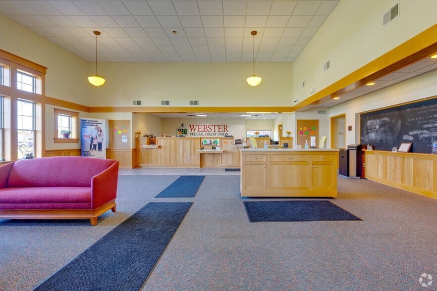 More Photos Of 815 Ridge Rd, Webster Bank For Lease