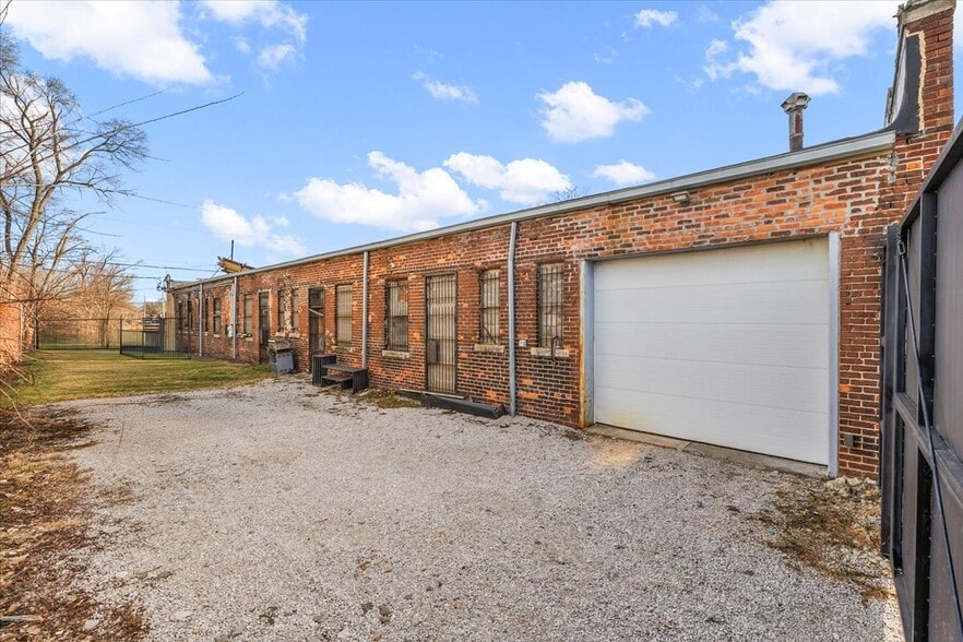 More Photos Of 12501 Chalmers St, Detroit General Retail For Sale