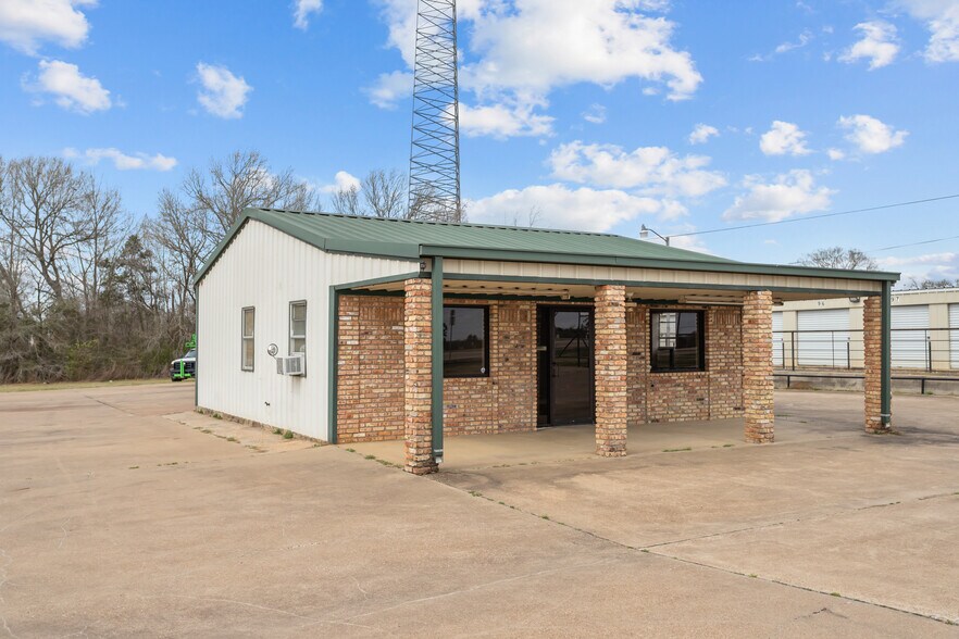 More Photos Of 1504 E Loop 304, Crockett Office For Sale