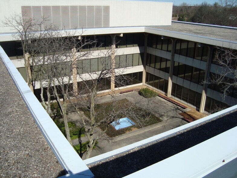 More Photos Of 1900 E Lake Ave, Glenview Office For Sale