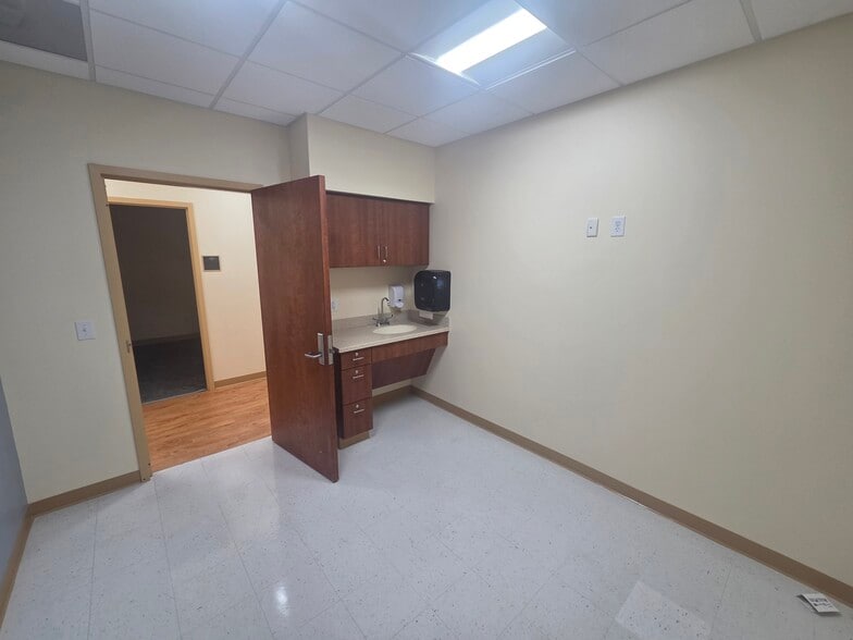 More Photos Of 2054 Sycamore Ave, Buena Vista Storefront For Lease