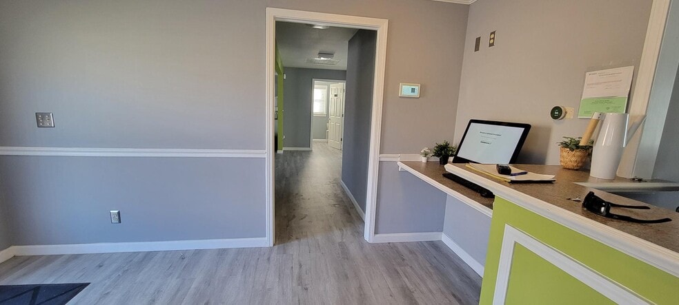 More Photos Of 5940 Lamar Ave, Mission Freestanding For Lease