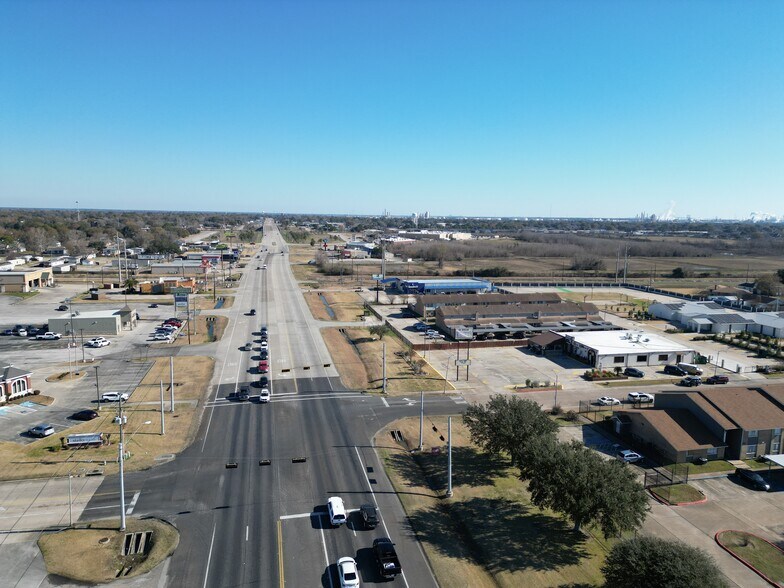 More Photos Of 2100 Highway 365, Nederland Medical For Sale