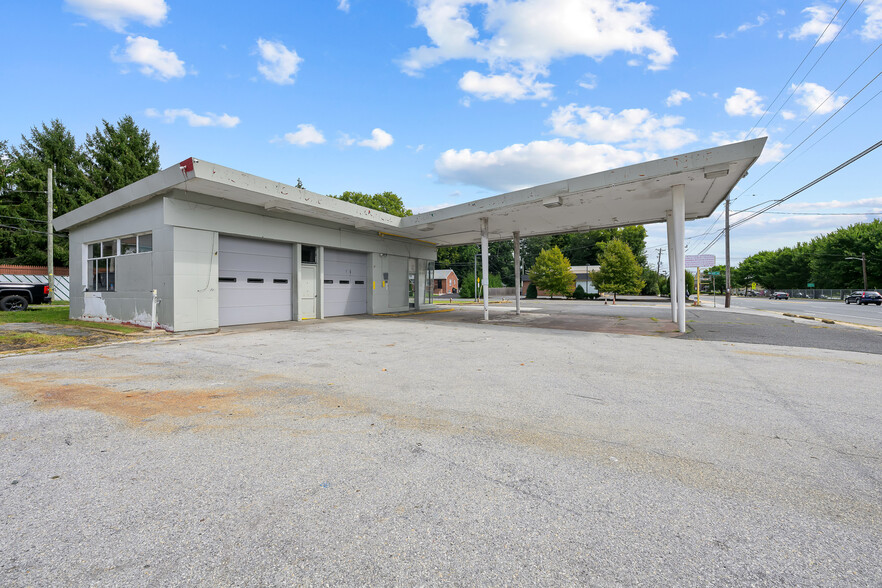 Primary Photo Of 735 Philadelphia Pike, Wilmington Service Station For Sale