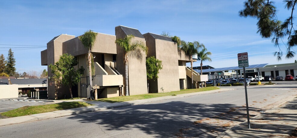 More Photos Of 4600 American Ave, Bakersfield Office For Lease