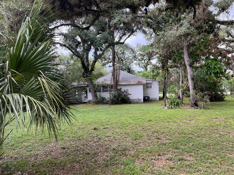Primary Photo Of S Oak Street, LaBelle Medical For Sale