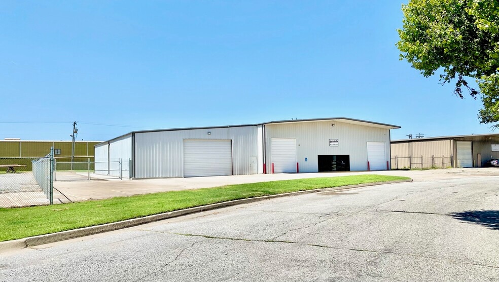 Primary Photo Of 401 S Eagle Ln, Oklahoma City Manufacturing For Lease