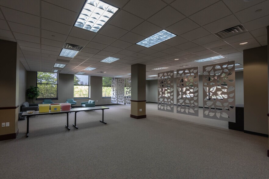 More Photos Of 100 River Place Dr, Detroit Office For Lease