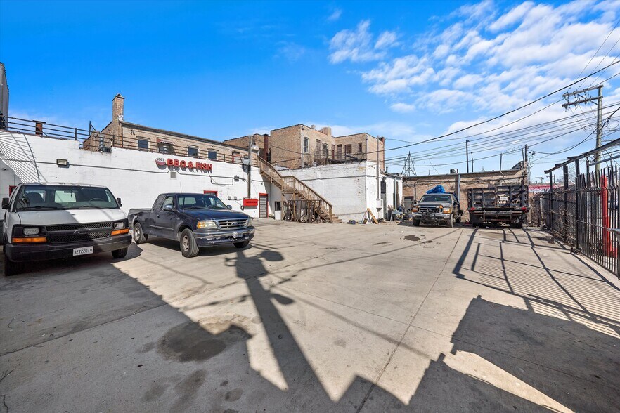 More Photos Of 4805 W Madison St, Chicago Storefront For Sale