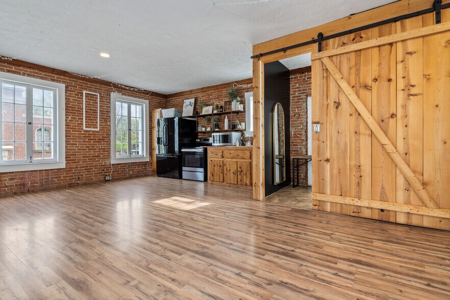 More Photos Of 7-11 E Franklin St, Bellbrook Storefront Retail Office For Lease