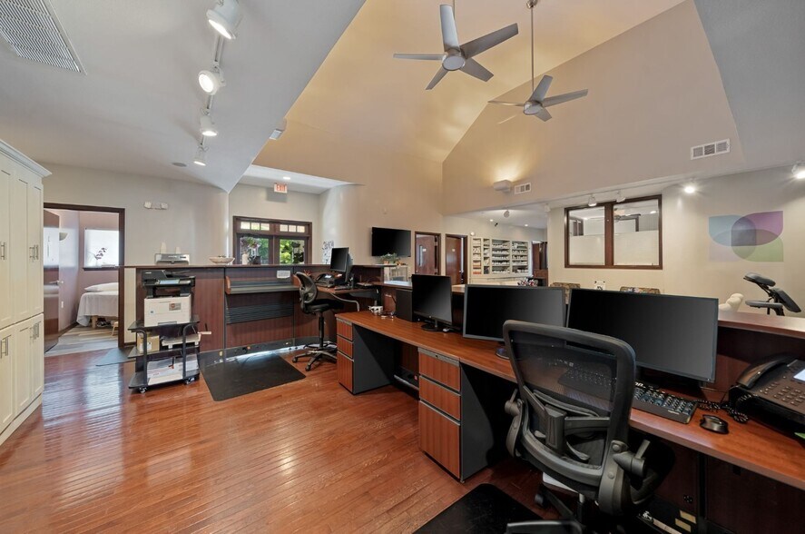 More Photos Of 7410 Switzer, Shawnee Medical For Sale