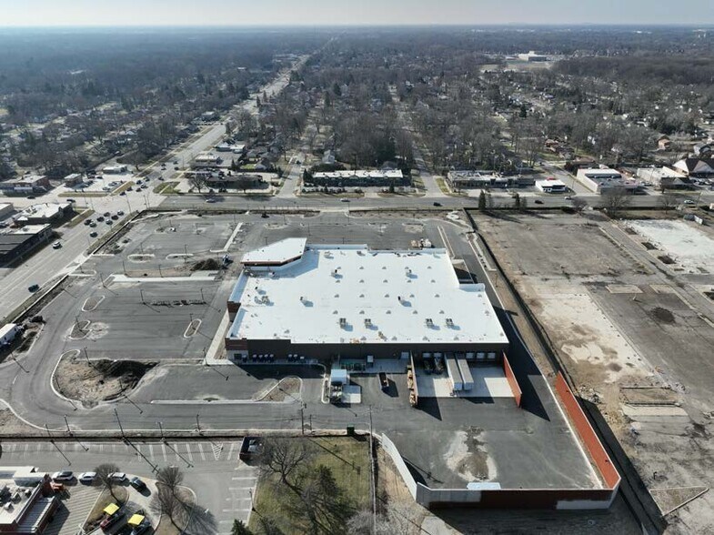 More Photos Of 33462 7 Mile Rd, Livonia Supermarket For Sale