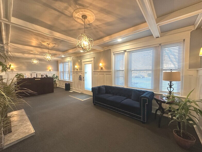 More Photos Of 600 S White Horse Pike, Audubon Medical For Lease