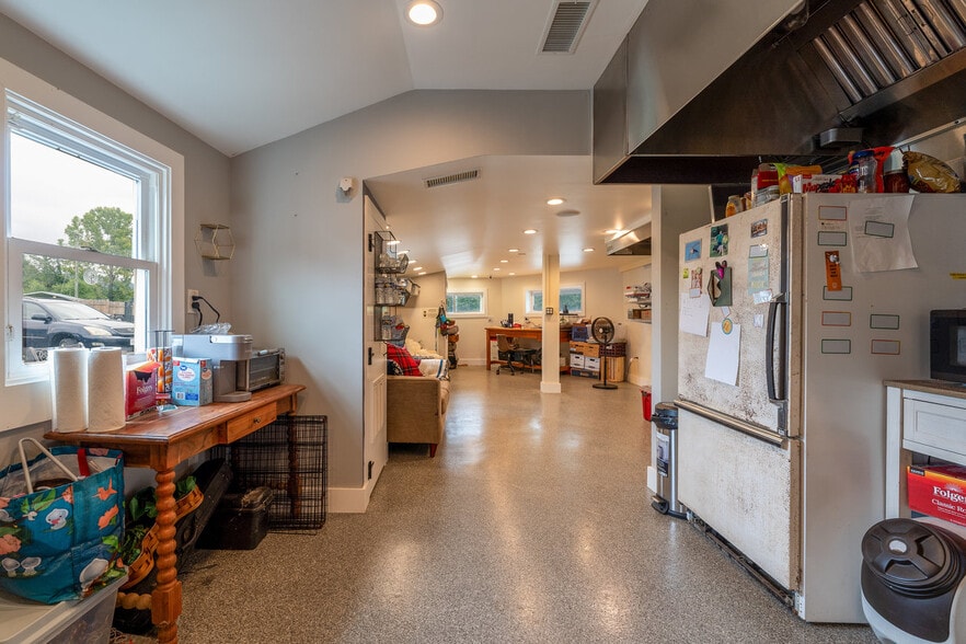 More Photos Of 12167 Lee Hwy, Sperryville Veterinarian Kennel For Sale