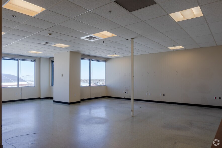 More Photos Of 7901 E Lowry Blvd, Denver Office For Sale