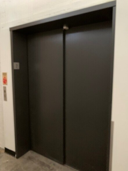 More Photos Of 501-509 S Washington Ave, Minneapolis Health Club For Lease