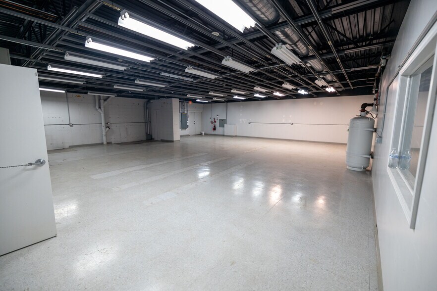 More Photos Of 503 Healey St, Champaign Office For Lease