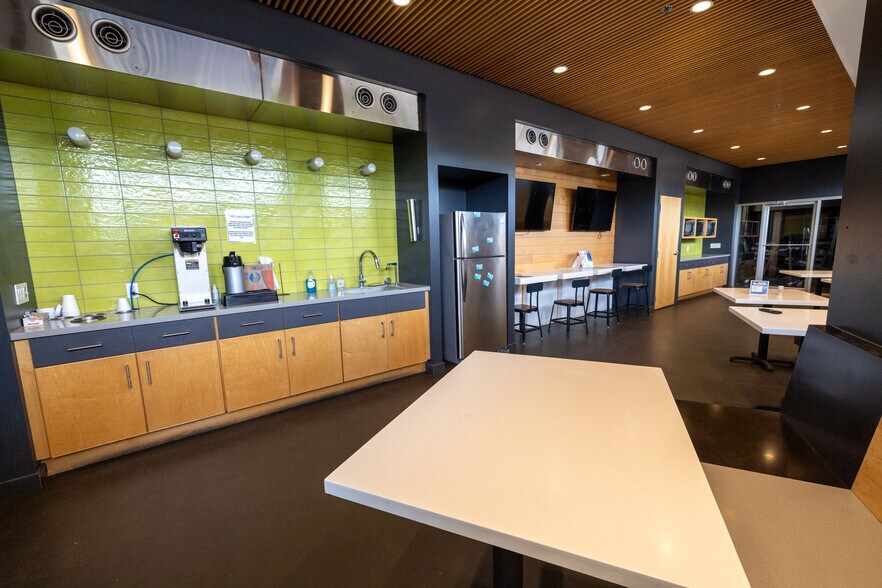 More Photos Of 1357 W Beaver St, Jacksonville Manufacturing For Sale