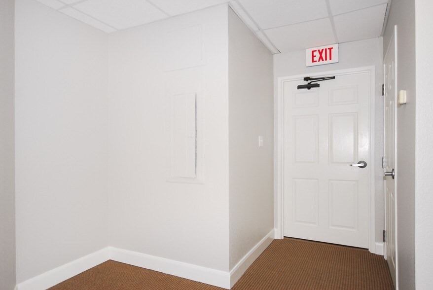 More Photos Of 315 S Jupiter Rd, Allen Office For Lease