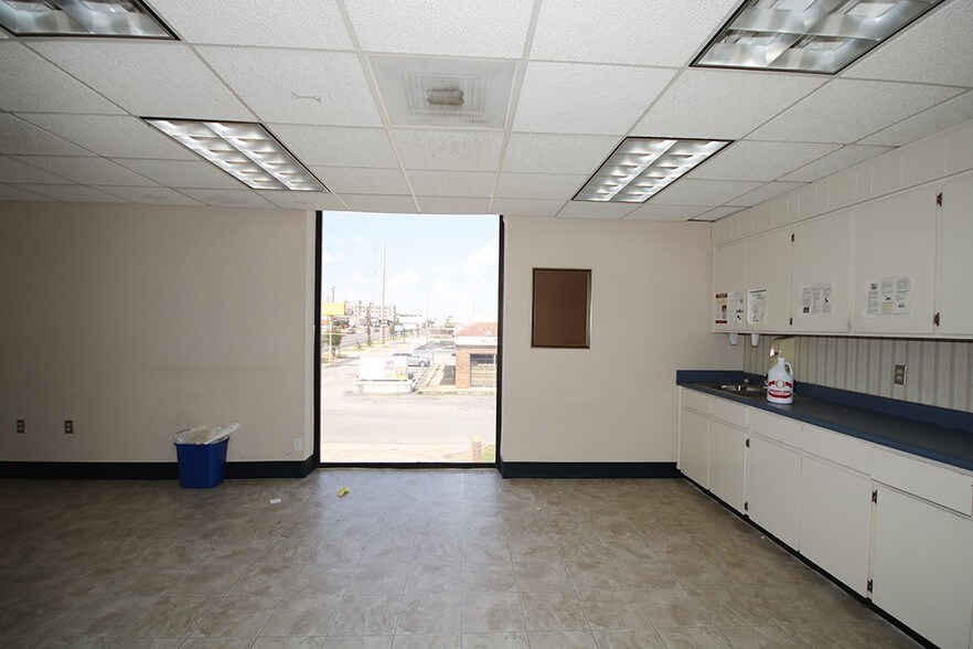 More Photos Of 1444 Watson Blvd, Warner Robins Office For Lease