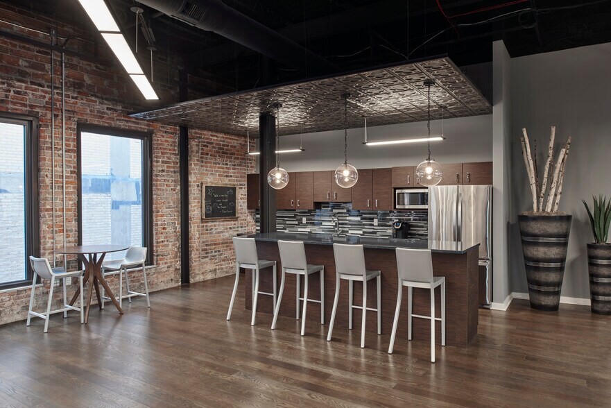 More Photos Of 601 S Saginaw St, Flint Office For Lease