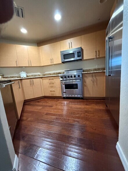 More Photos Of 128 S Beach St, Daytona Beach Apartments For Lease