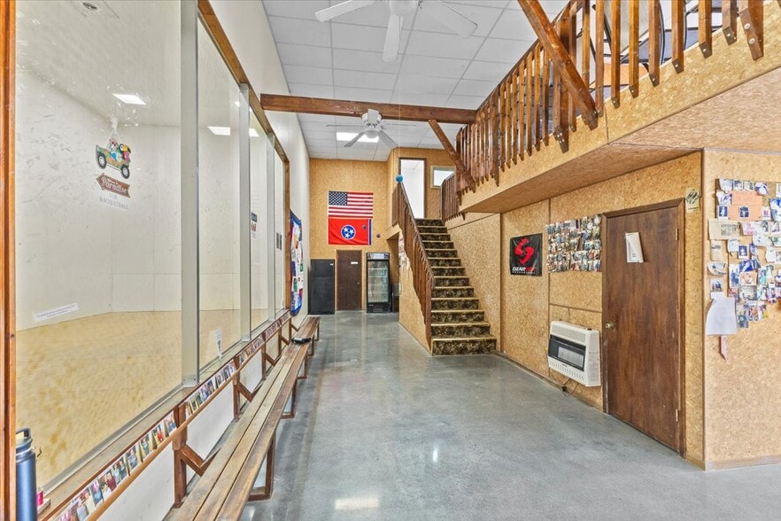 More Photos Of 309 E Springbrook Dr, Johnson City Flex For Lease