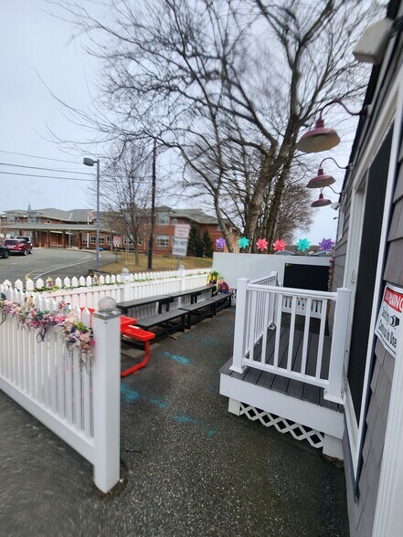 More Photos Of 160 Lynn St, Peabody Freestanding For Sale