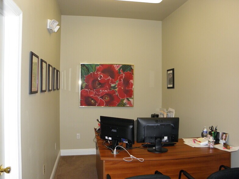 More Photos Of 1710 Orleans St, Mandeville Office For Sale