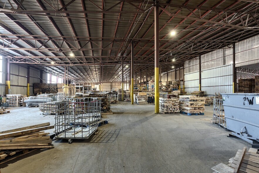 More Photos Of 1200 Bissell St, Venice Warehouse For Sale