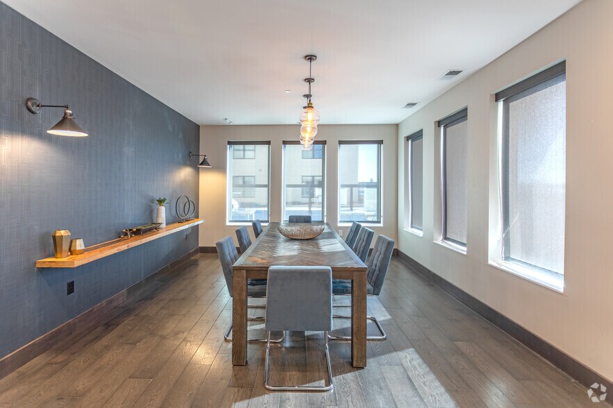 More Photos Of 2410 University Ave W, Saint Paul Apartments For Lease