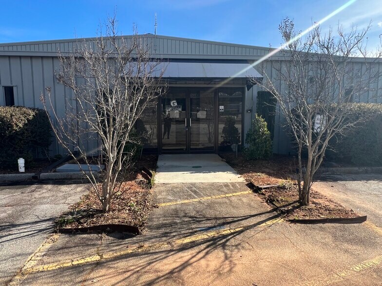 More Photos Of 1 Leggett Rd, Social Circle Warehouse For Lease