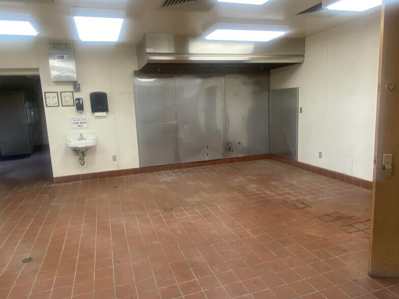 More Photos Of 2801 Duniven Cir, Amarillo Light Distribution For Lease