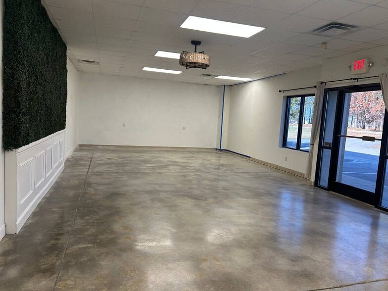 More Photos Of 2718 Graves Dr, Goldsboro Freestanding For Lease