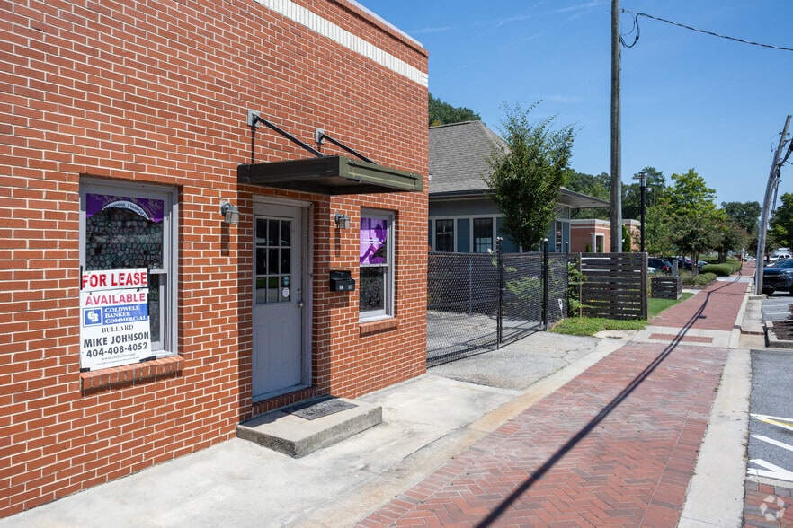 More Photos Of 5077 Union St, Union City Freestanding For Lease