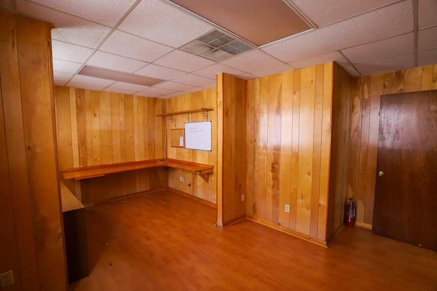 More Photos Of 14655 Kennard st, Waldo Freestanding For Lease