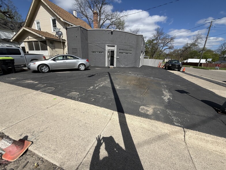 More Photos Of 128 Baldwin Ave, Pontiac Auto Repair For Sale