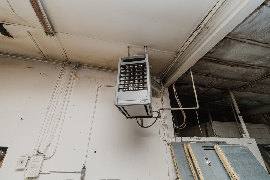 More Photos Of 470 N Seneca St, Wichita Warehouse For Sale