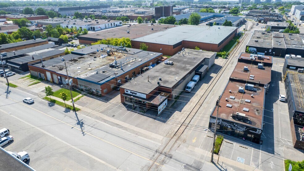 More Photos Of 41 Advance Rd, Toronto Warehouse For Sale