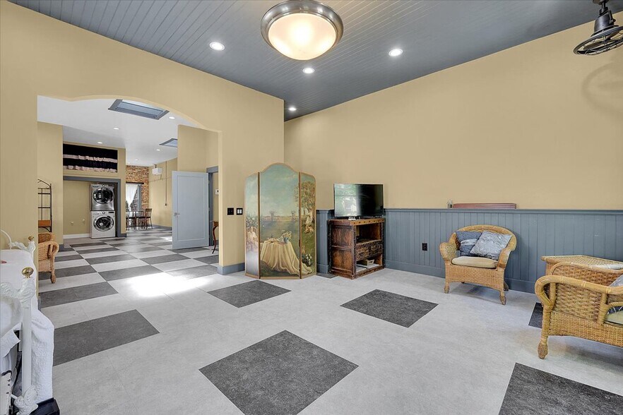 More Photos Of 228 1st St, Marysville Storefront Retail Residential For Sale