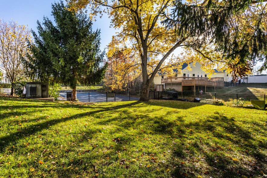 More Photos Of 11712 N Michigan Rd, Zionsville Office For Sale