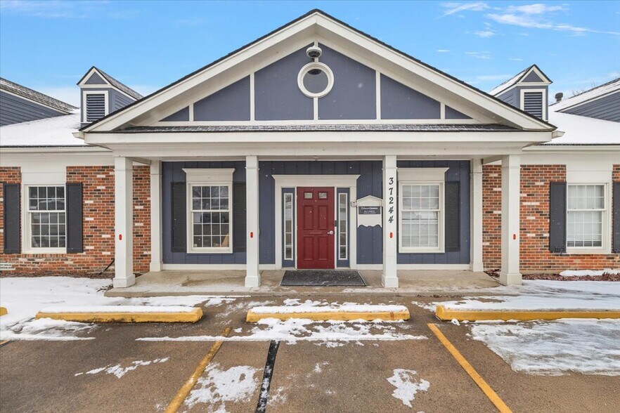 Primary Photo Of 37244 S Groesbeck Hwy, Clinton Township Office For Sale