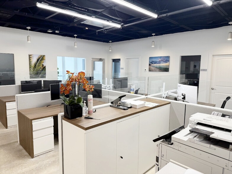 More Photos Of 1570 Shadowlawn Dr, Naples Office For Lease