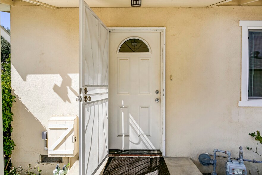 More Photos Of 2371 Mentone Ave, Mentone Apartments For Sale