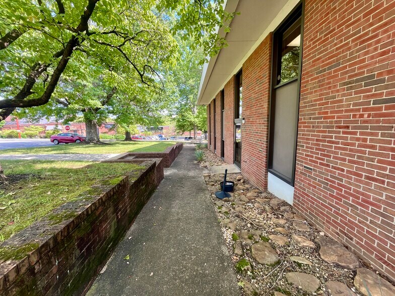 More Photos Of 2400 Sutherland Ave, Knoxville Office For Lease