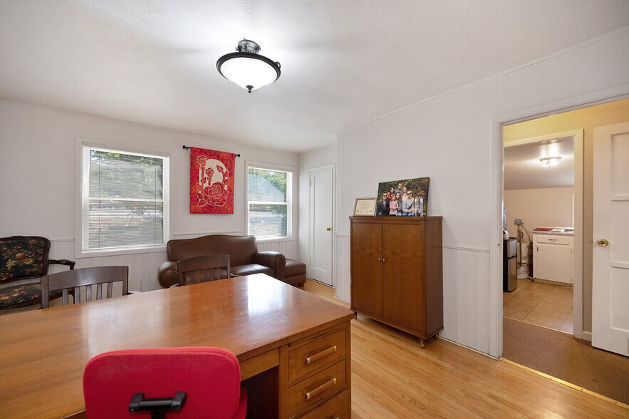 More Photos Of 1407-1409 Lincoln Way, Auburn Office For Sale