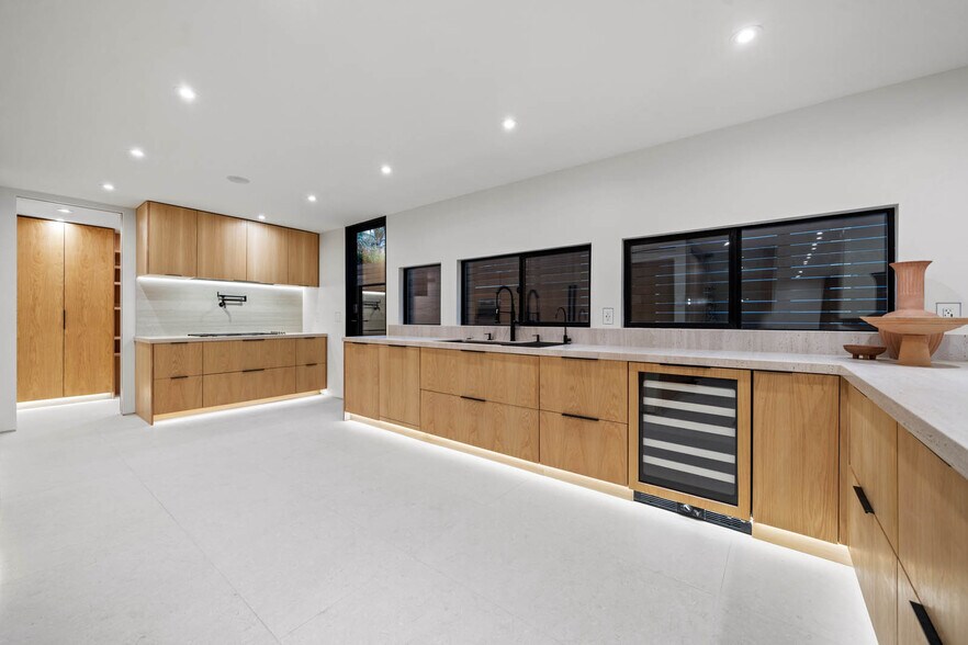 More Photos Of 7372 Fay Ave, La Jolla Multifamily For Sale