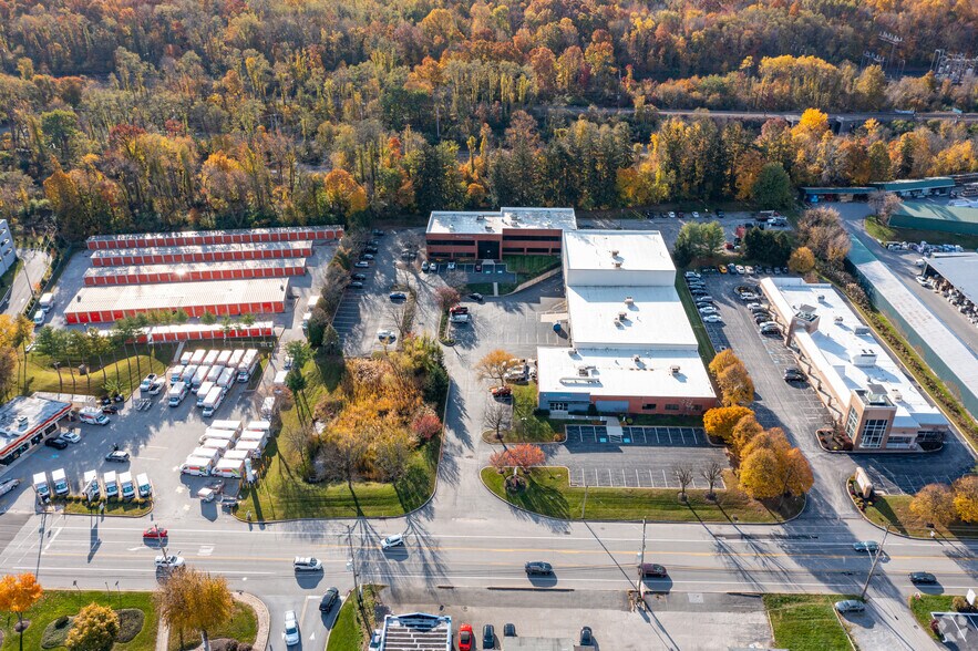 More Photos Of 590 Lancaster Ave, Malvern Light Distribution For Sale