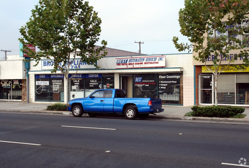 More Photos Of 14801 Hawthorne Blvd, Lawndale Storefront For Lease