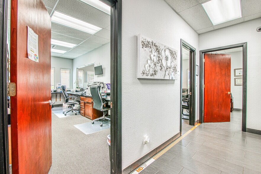 More Photos Of 550 S Mesa Hills Dr, El Paso Medical For Lease
